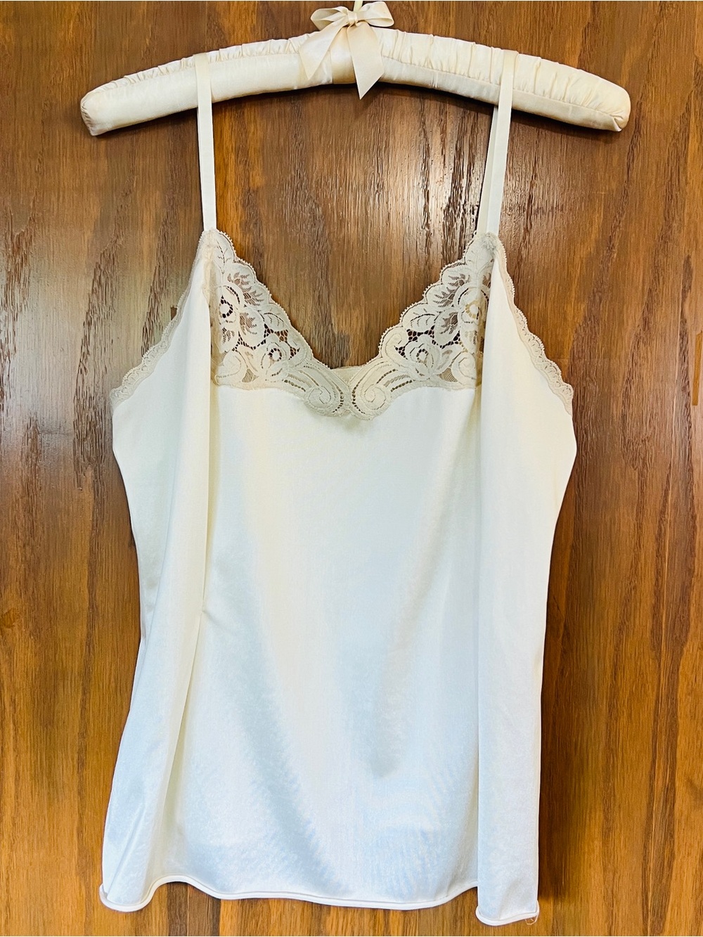 Vintage 1970s Vanity Fair Ivory Antron III Nylon Lace Trimmed Camisole - 34